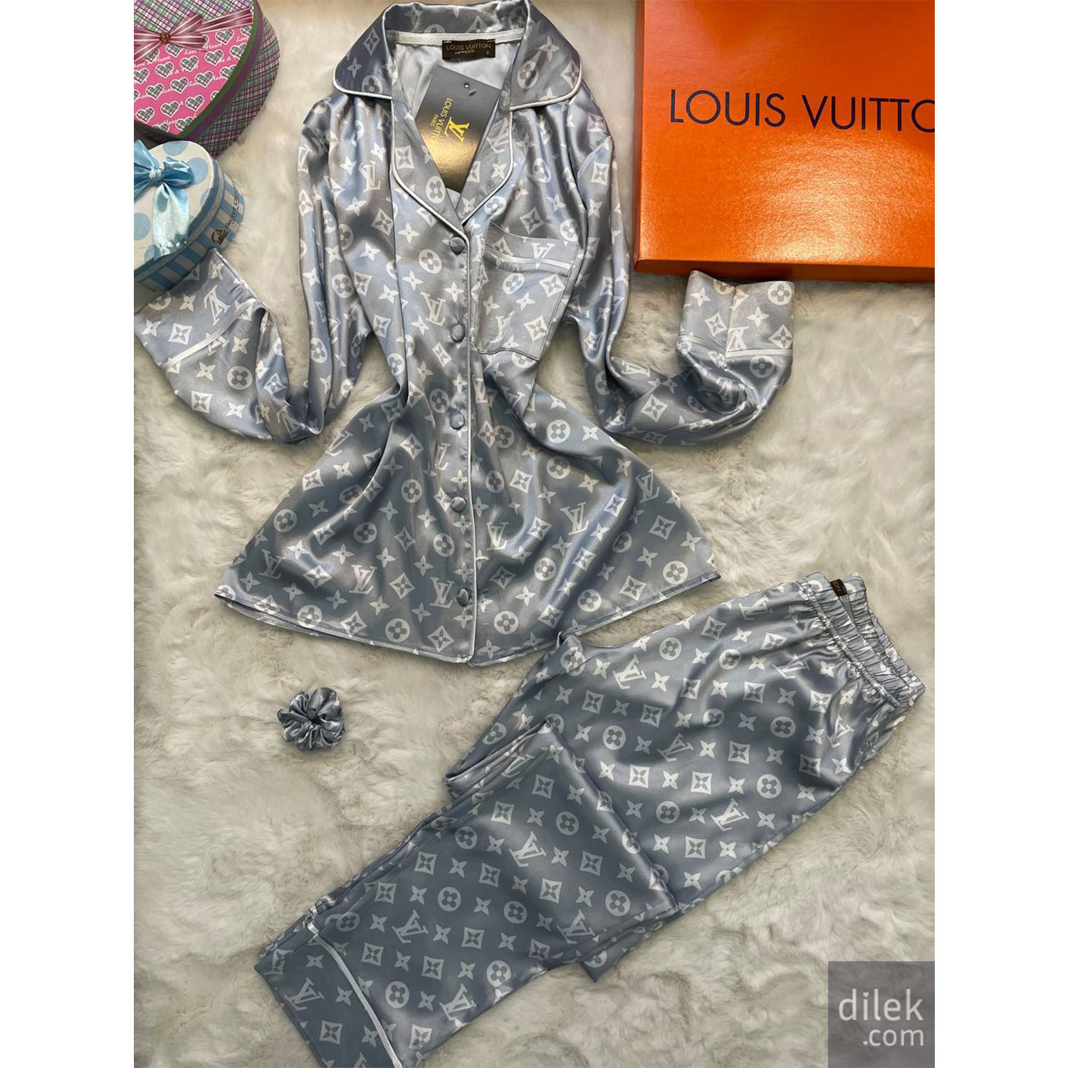Limited Edition Louis Vuitton Long Pajama - DN9060641